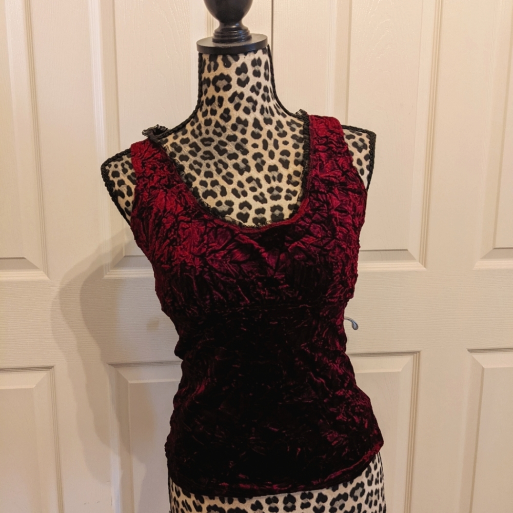 Wet Seal women's burgundy velvet tank top